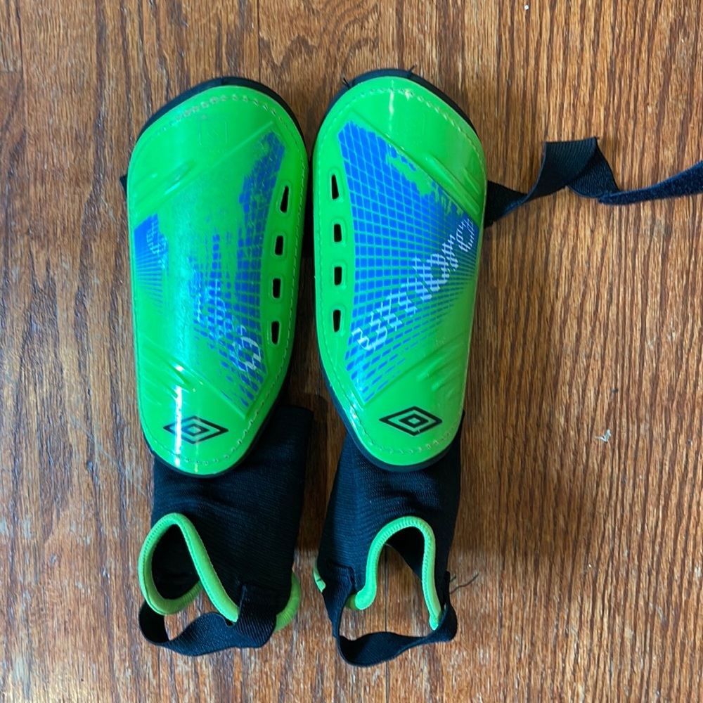 Umbro Shin Guards green kids